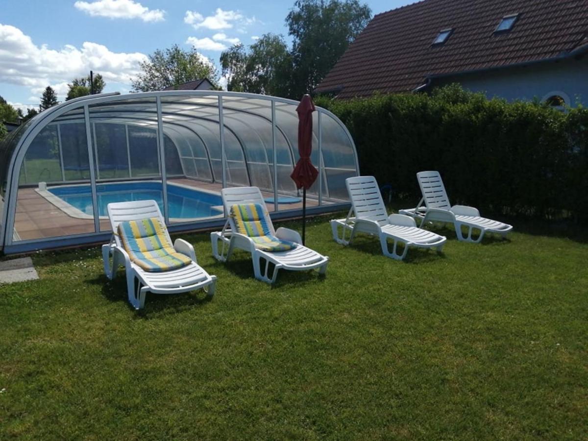 Schoenes Ferienhaus Mit Grossen Pool 250 M Vom Balaton Балатонмариафюрдё Экстерьер фото