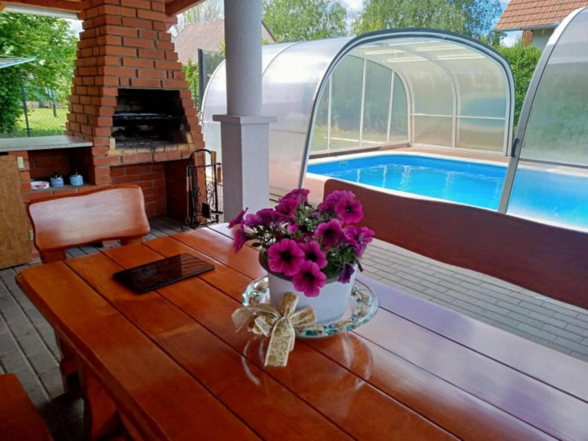 Schoenes Ferienhaus Mit Grossen Pool 250 M Vom Balaton Балатонмариафюрдё Экстерьер фото