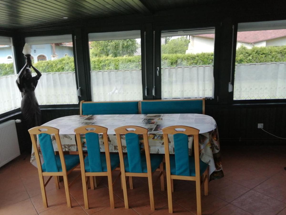 Schoenes Ferienhaus Mit Grossen Pool 250 M Vom Balaton Балатонмариафюрдё Экстерьер фото