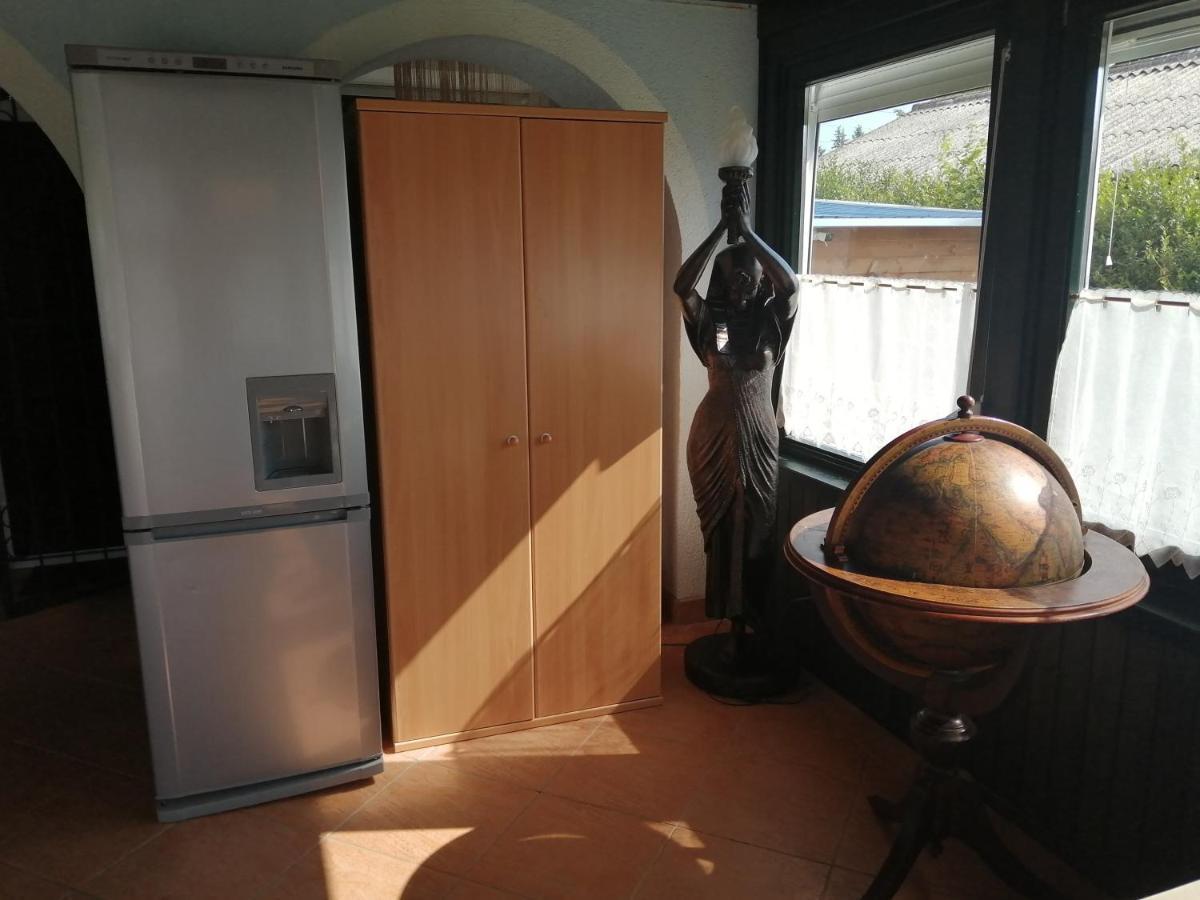 Schoenes Ferienhaus Mit Grossen Pool 250 M Vom Balaton Балатонмариафюрдё Экстерьер фото